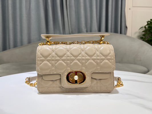 Chic & Stylish Bags