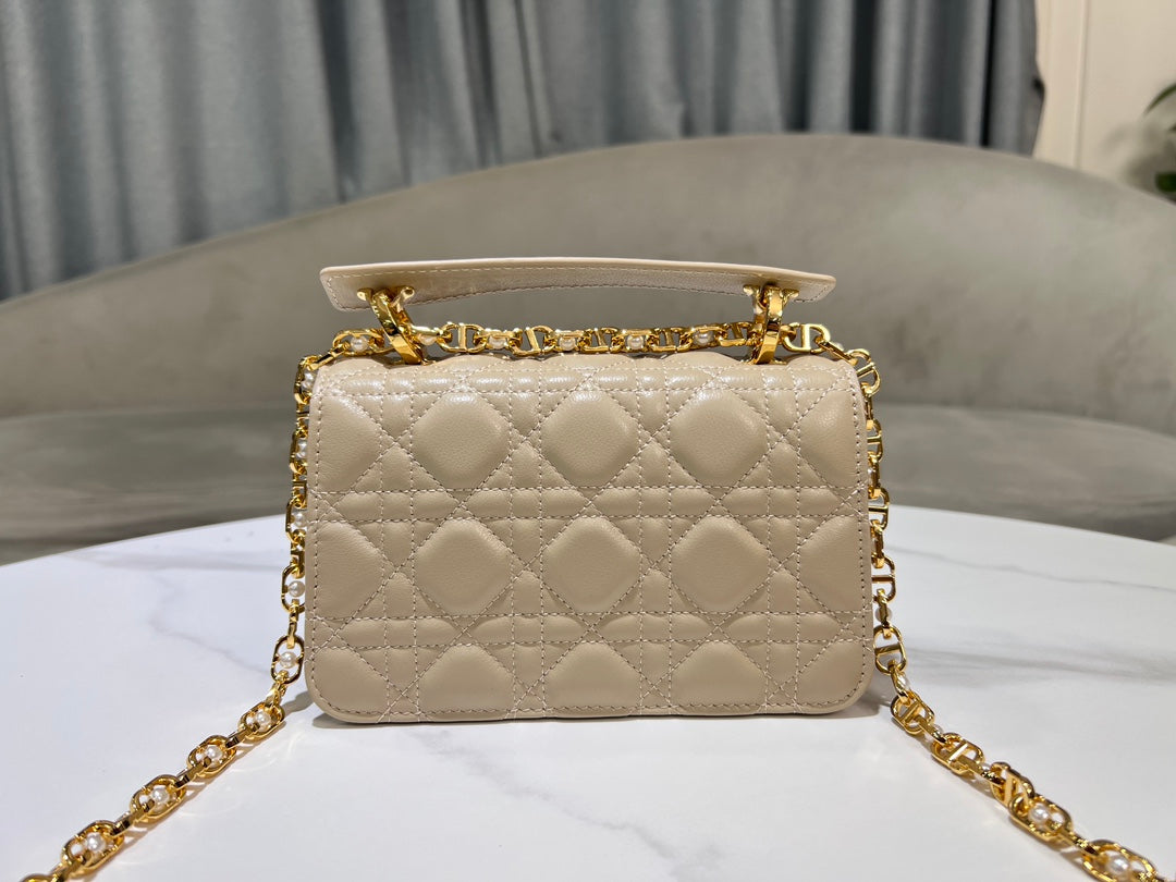 Chic & Stylish Bags
