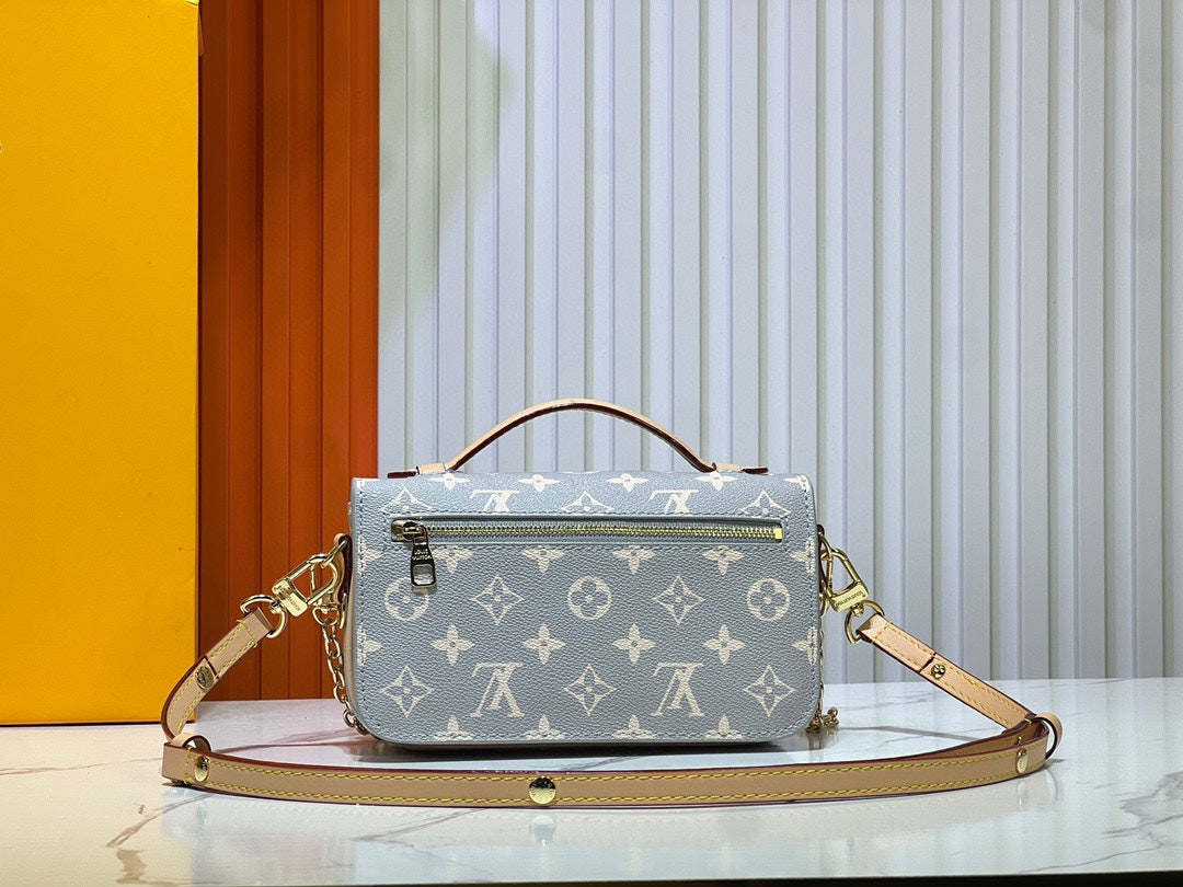Chic & Stylish Bags