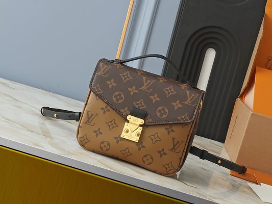 Chic & Stylish Bags