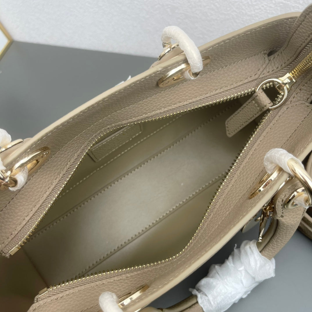Chic & Stylish Bags