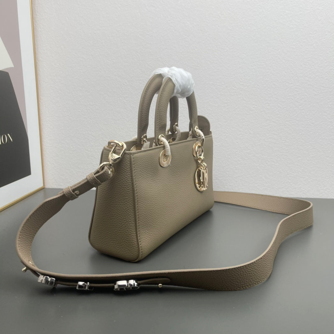 Chic & Stylish Bags