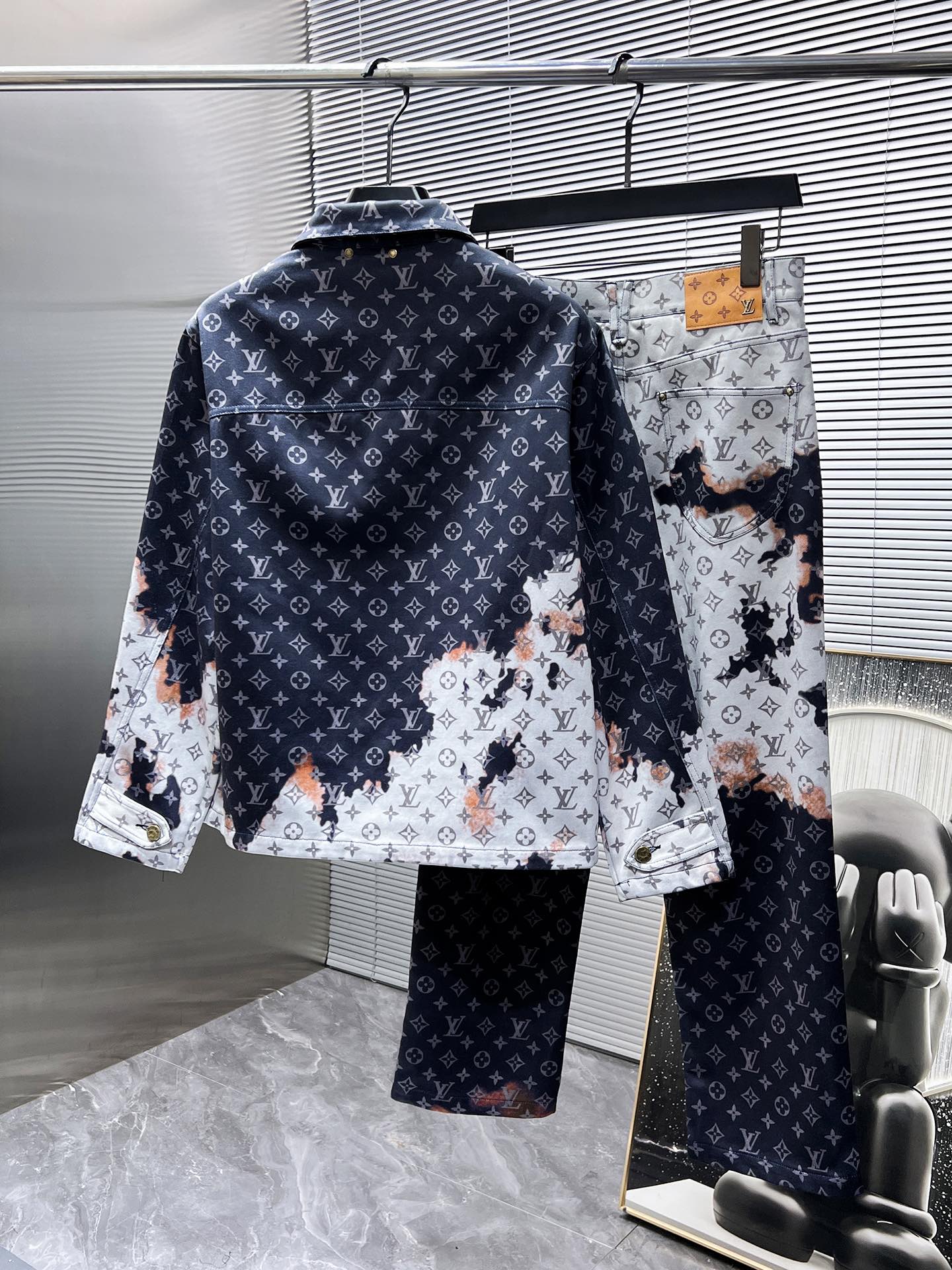 MINIMALIST STREET STYLE