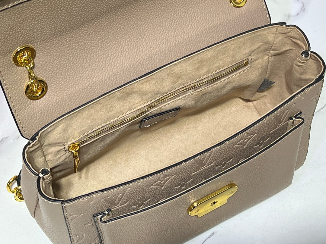 Chic & Stylish Bags