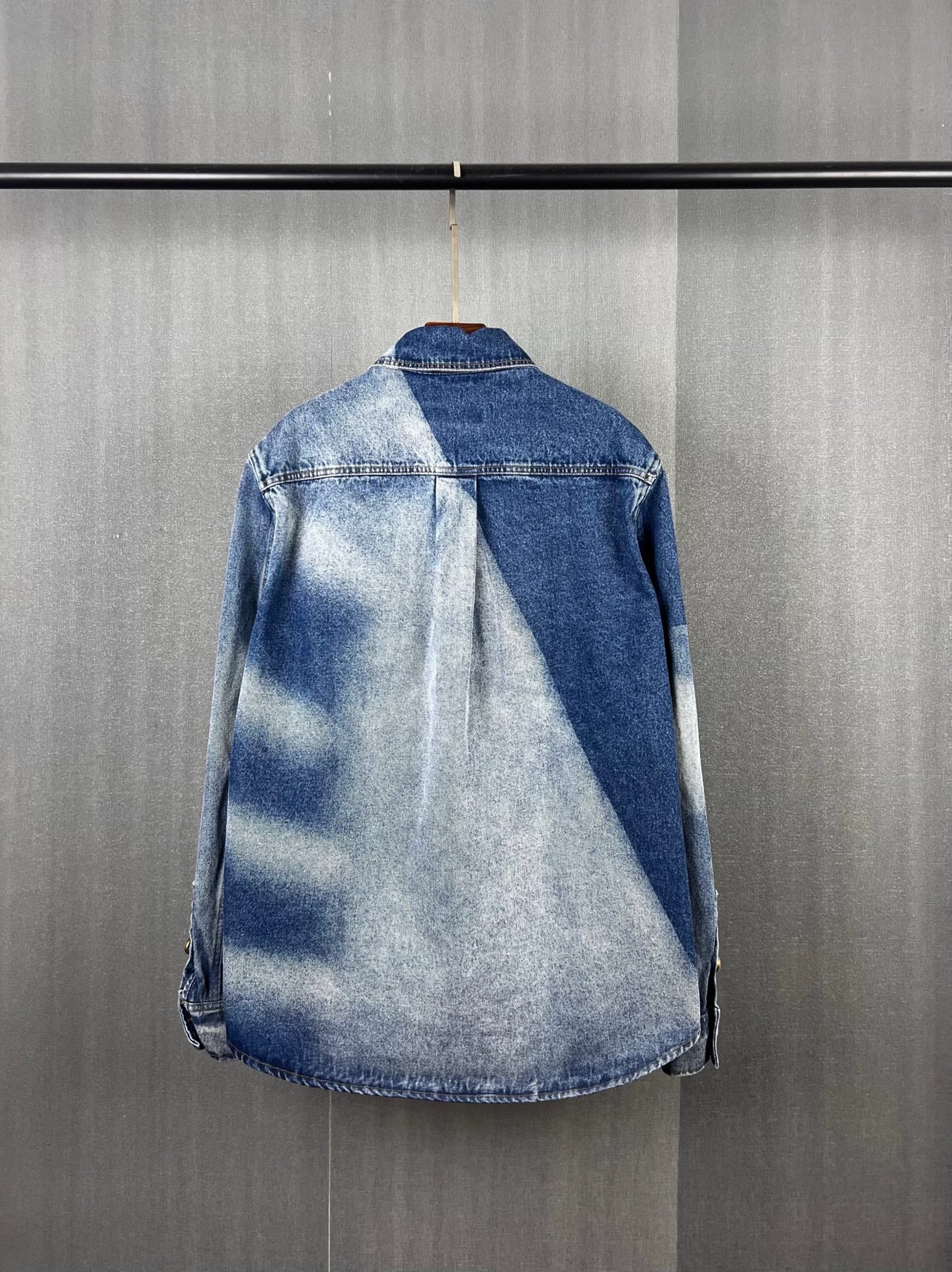 MINIMALIST STREET STYLE