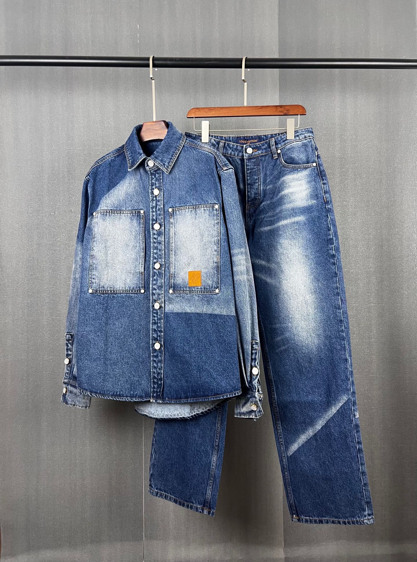 MINIMALIST STREET STYLE