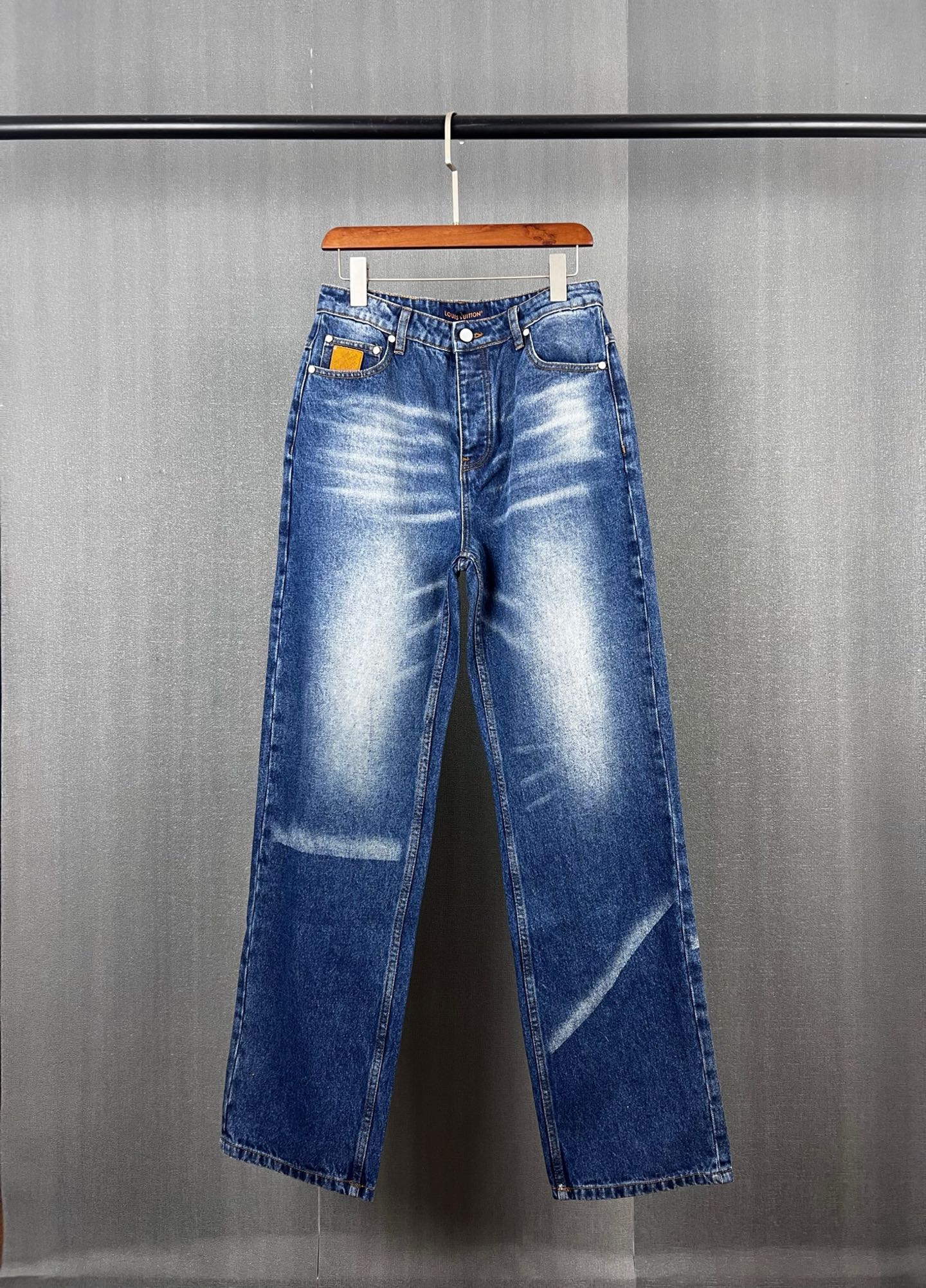 MINIMALIST STREET STYLE