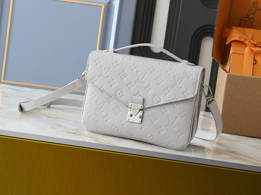 Chic & Stylish Bags