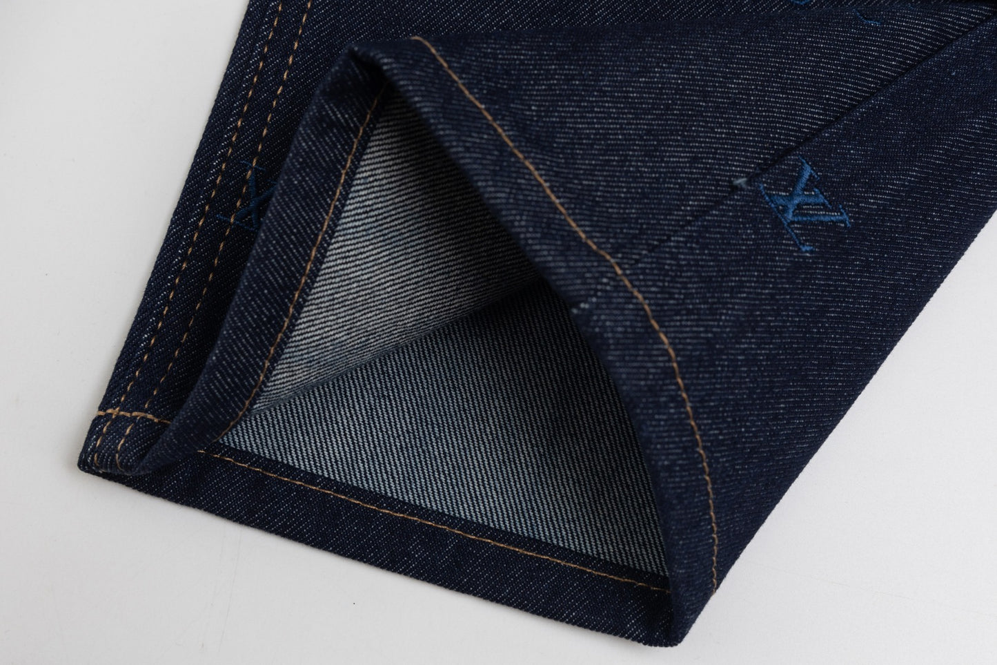 MINIMALIST STREET STYLE