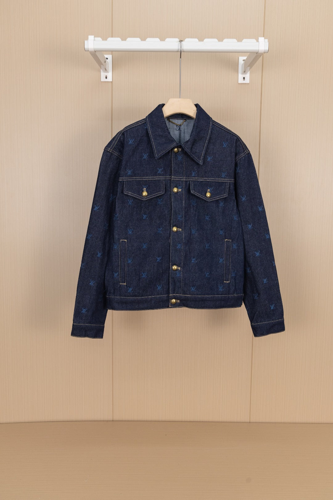 MINIMALIST STREET STYLE