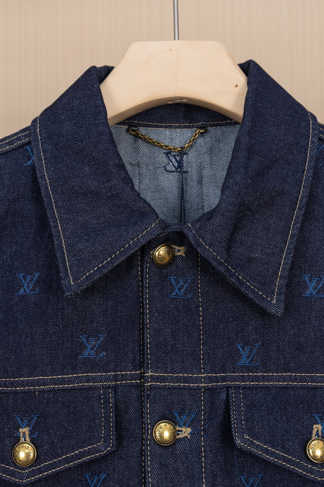 MINIMALIST STREET STYLE