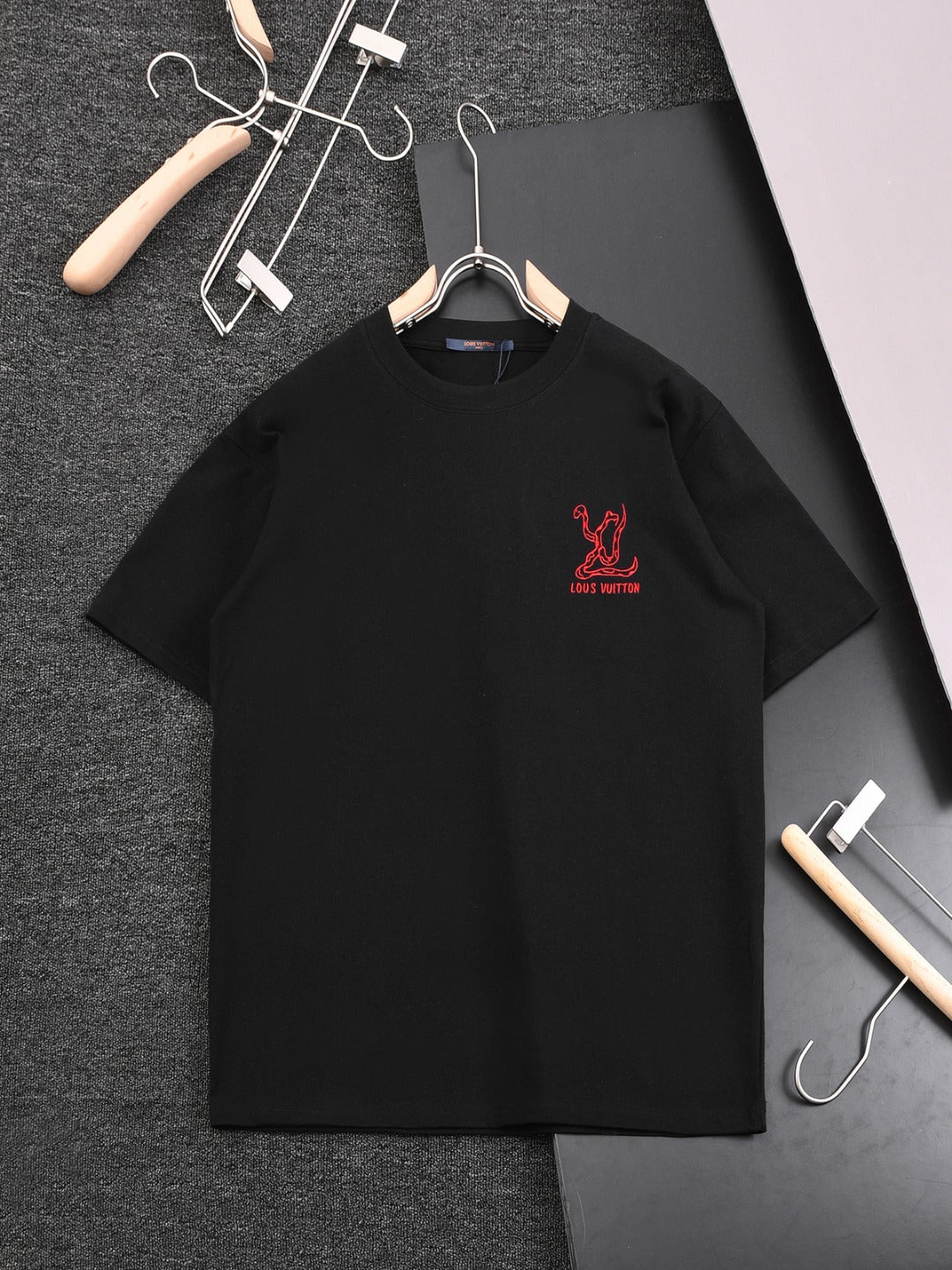 MINIMALIST STREET STYLE