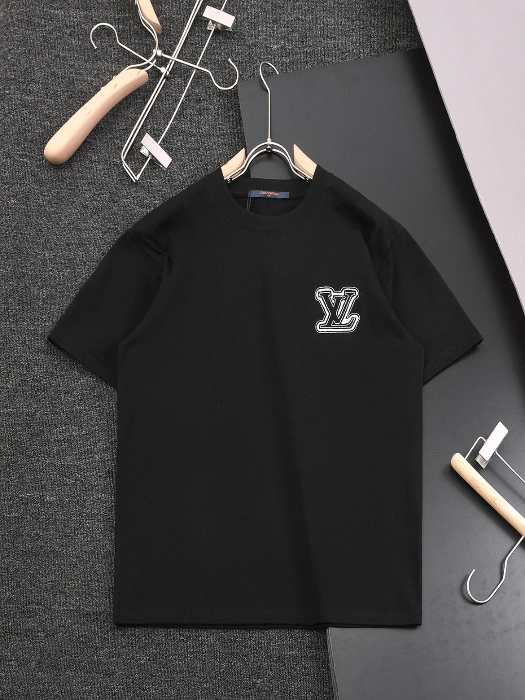 MINIMALIST STREET STYLE
