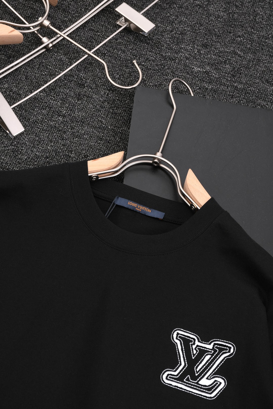 MINIMALIST STREET STYLE
